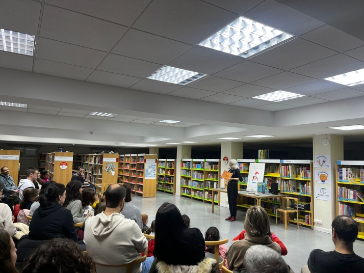 El I Festival de Literatura Infantil llena de magia y cuentos la capital