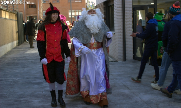 GALERÍA | Los Reyes, siempre corteses con ASPACE