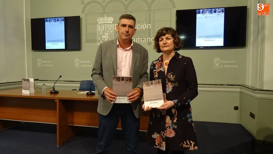 Julián Barrera y María Ángeles Pérez, en la presentación de Miniaturas salmantinas