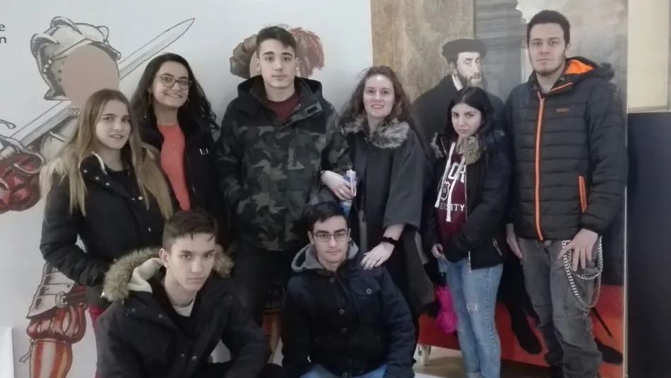 Algunos de los estudiantes de 1º de Bachillerato, del colegio San Juan Bosco, que acudieron a la visita