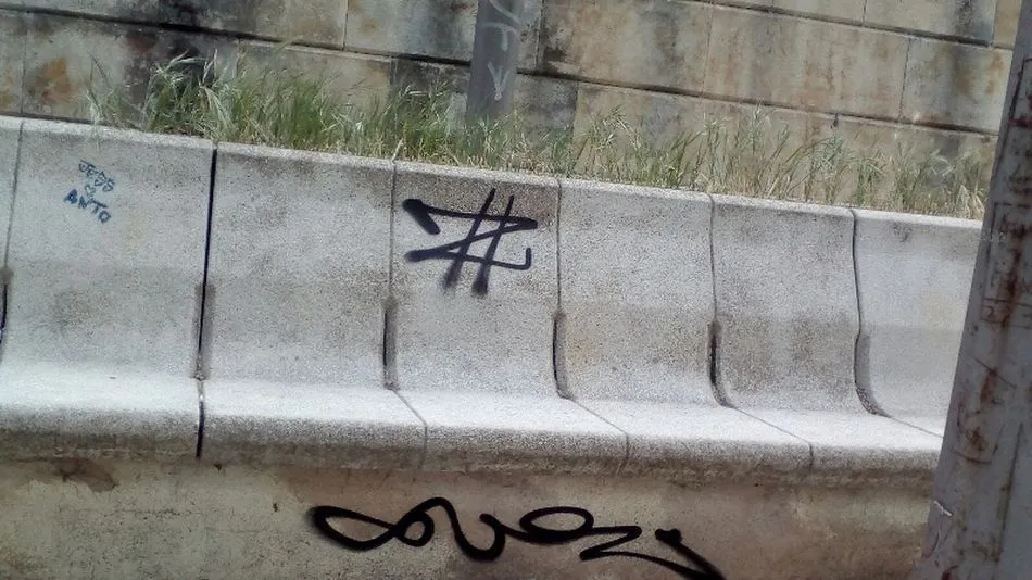 Pinturas vandálicas realizadas hace poco tiempo.
