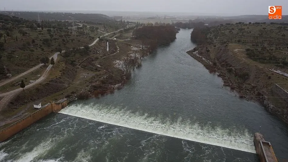 Apertura de compuertas en Santa Teresa