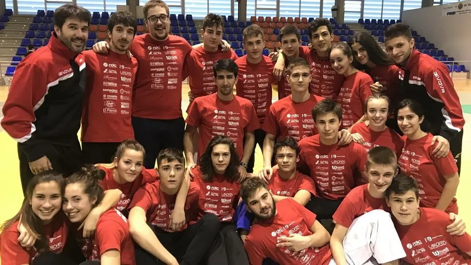 Los judocas del Doryoku, durante la competición.