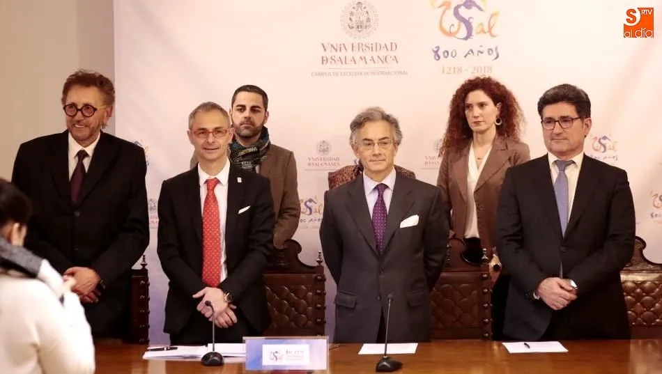 El rector de la Universidad de Salamanca, Ricardo Rivero, y el secretario general de la Fundación Consejo España-Estados Unidos, Manuel Lejarreta, en el centro