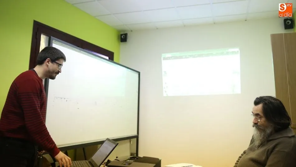 Un instante de la charla. Fotos: Alberto Martín