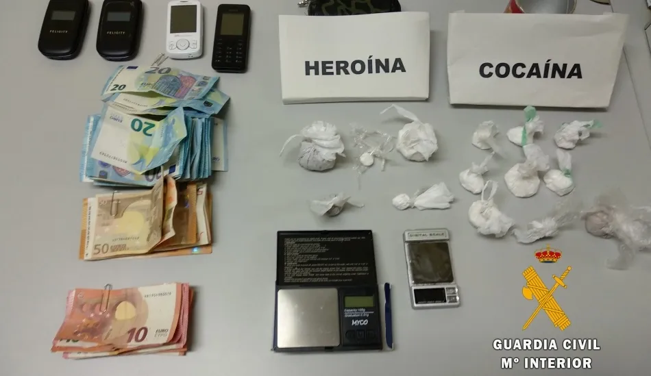 Droga y material encontrado en la vivienda de la detenida
