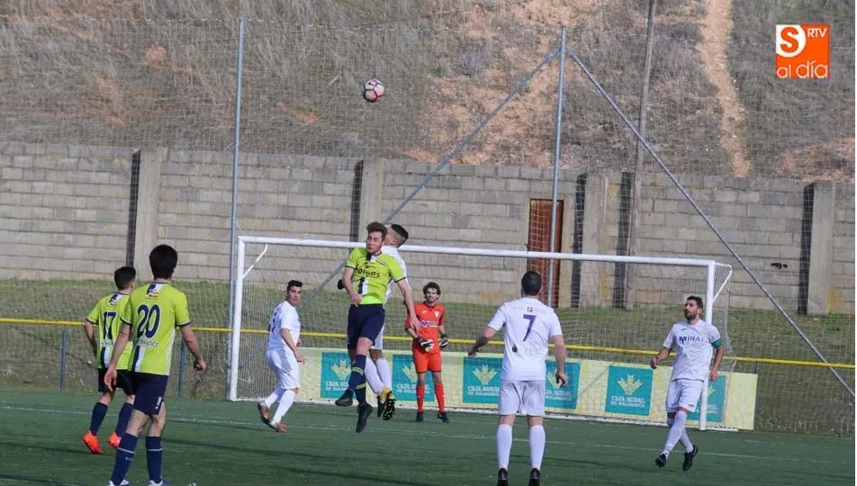 Una acción del encuentro entre el Helmántico y el Ribert. Fotos: Alberto Martín