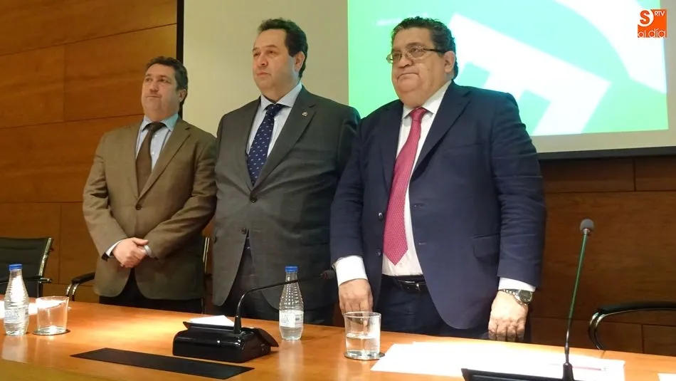 Pedro García, Benjamín Crespo y Valentín Gallego han presentado los datos de la encuesta