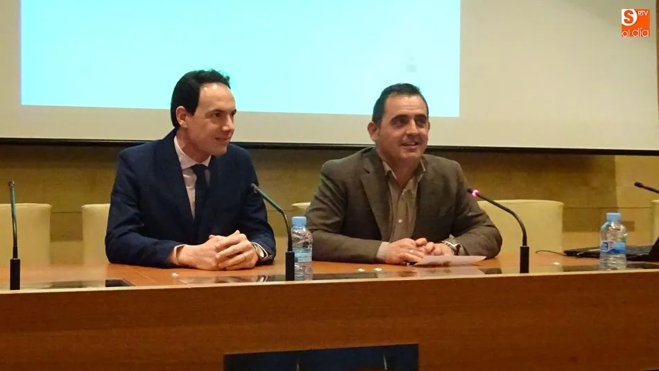 Jorge Sampedro, técnico de Iberdrola, y Juan Luis Delgado, presidente de Asaja Salamanca