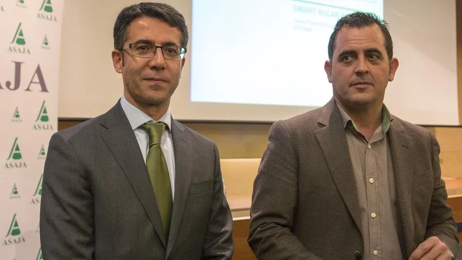 El delegado de Iberdrola en Castilla y León, Celiano García, y el presidente de ASAJA Salamanca, Juan Luis Delgado Egido