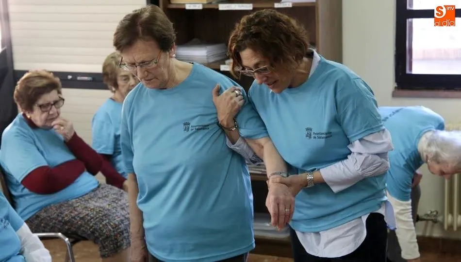 El programa de psicomotricidad suave se celebra dos días a la semana con un grupo reducido de participantes para dar una atención más personalizada