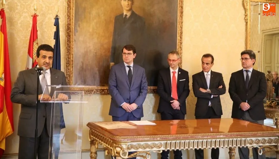 Al Marri agradece la distinción en presencia de las autoridades. Fotos: Alberto Martín