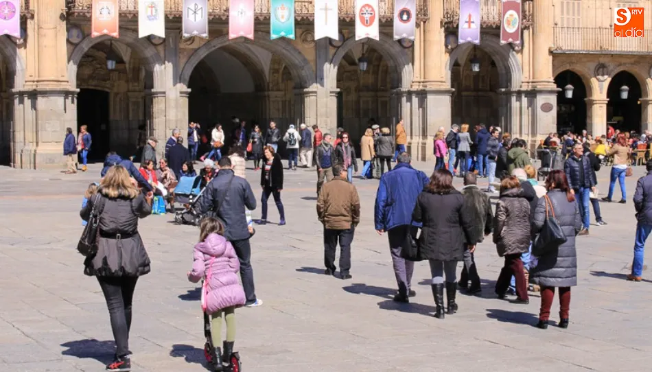 Turistas en la Plaza Mayor. Foto de Alberto Martín