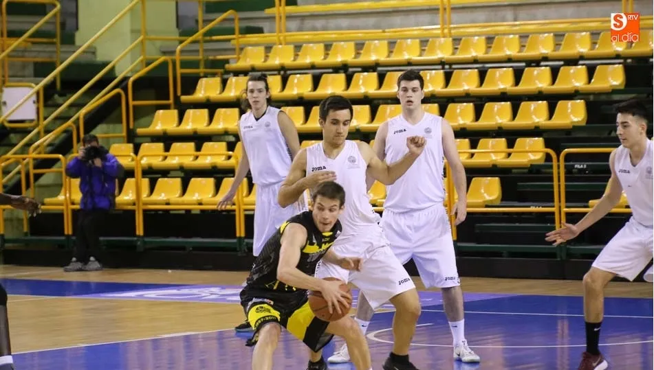 El Quesería La Antigua Tormes se lleva la victoria en el derbi ante el Universidad (73-47)