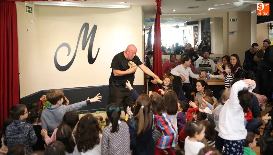 Actuación de Fernando Saldaña en el Café Manolita. Foto de Alberto Martín