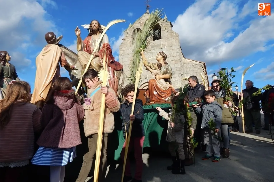 Procesión del Domingo de Ramos en Ledesma, con el paso de La Borriquilla