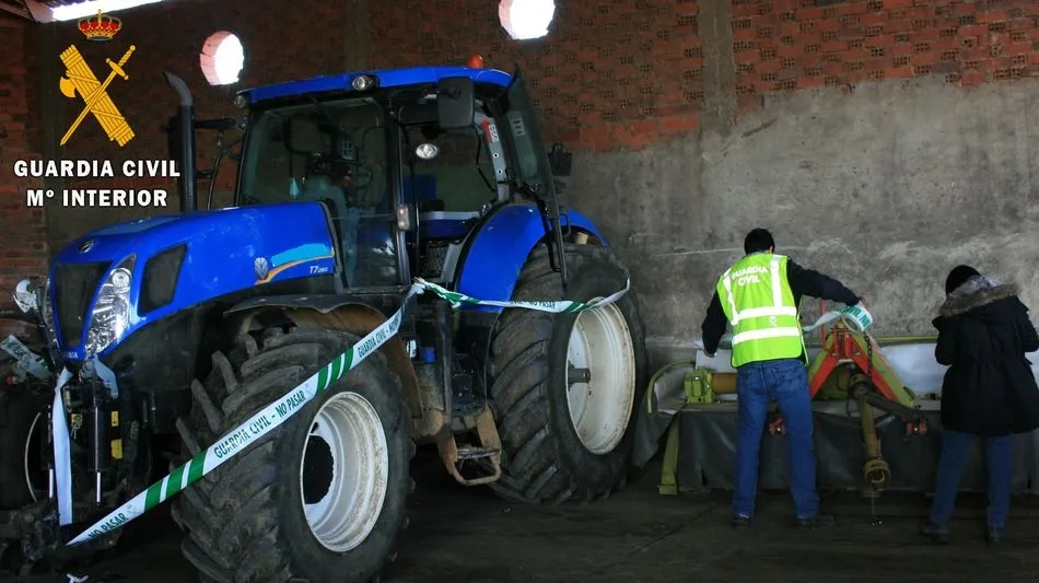 Se ha recuperado un tractor valorado en 105.000 euros y una segadora agrícola