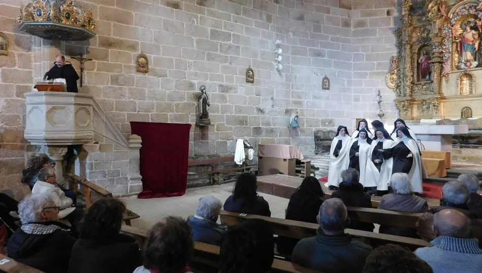 Los monlerienses quedaron prendados por Teresa, la jardinera de la luz