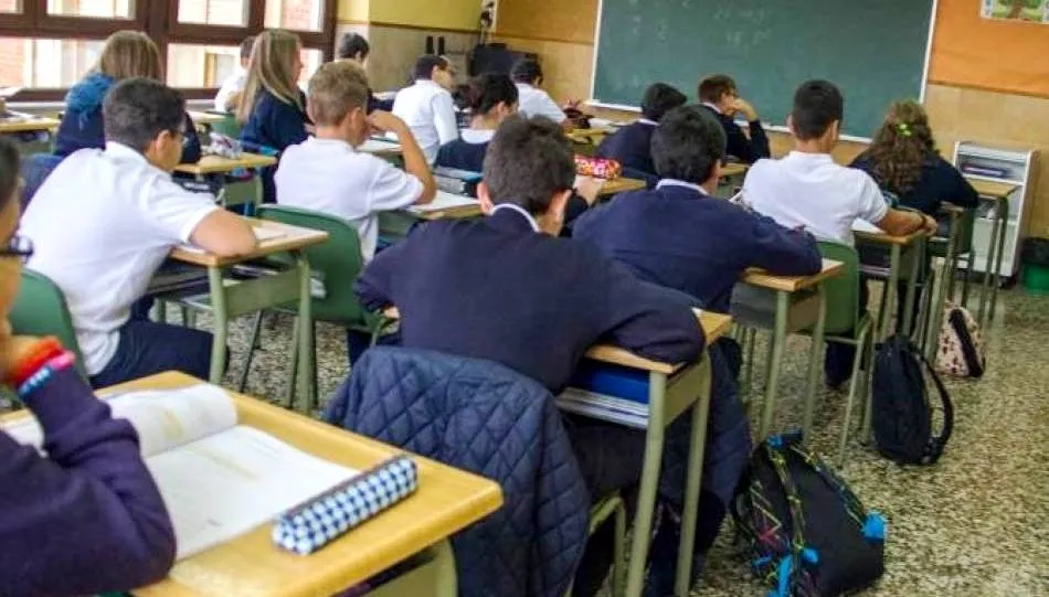 Entre las propuestas organizativas y curriculares, destacan aumentar en dos horas el tiempo de exposición a la primera lengua extranjera de la sección bilingüe