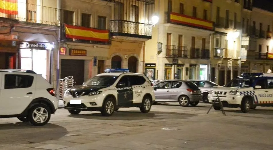 Guardia Civil y Policía Local en la Plaza Mayor de Ciudad Rodrigo