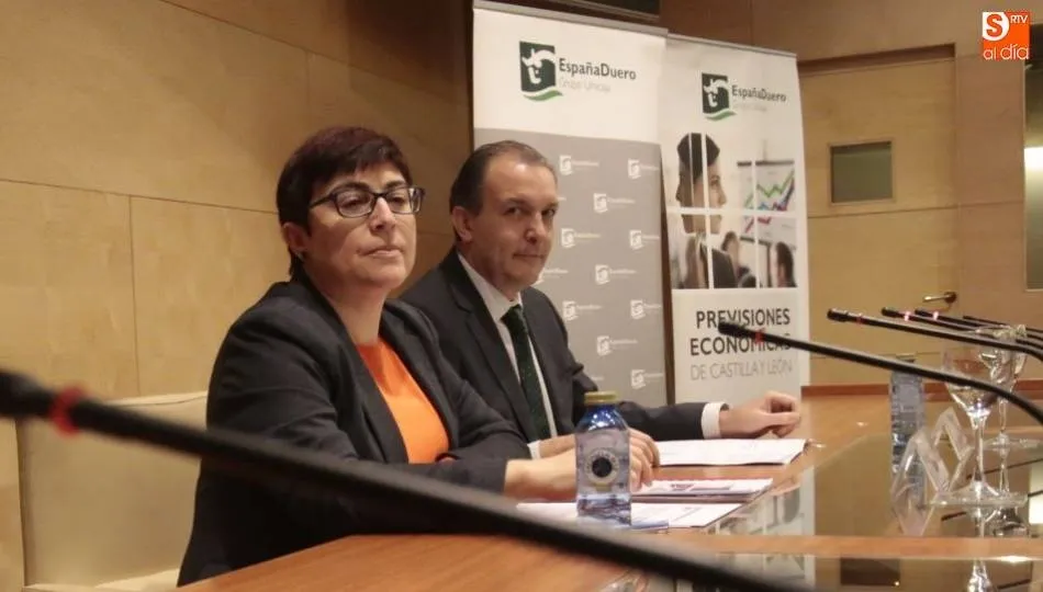 José Alberto Gurrionero, director territorial de España-Duero, a la derecha