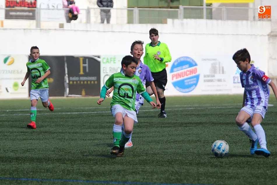 Instante del encuentro entre el Guijuelo Benjamín y el Real Valladolid