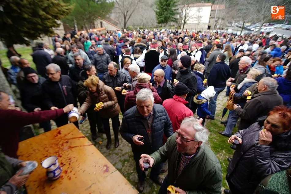 Los quintos alzan el pendón ante cientos de personas