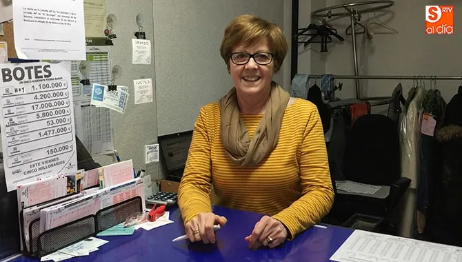 El despacho de Loterías situado en la conocida como calle Bodegones era el encargado de validar la Quiniela premiada