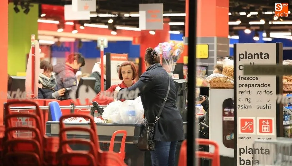 Trabajadora de un supermercado en Salamanca