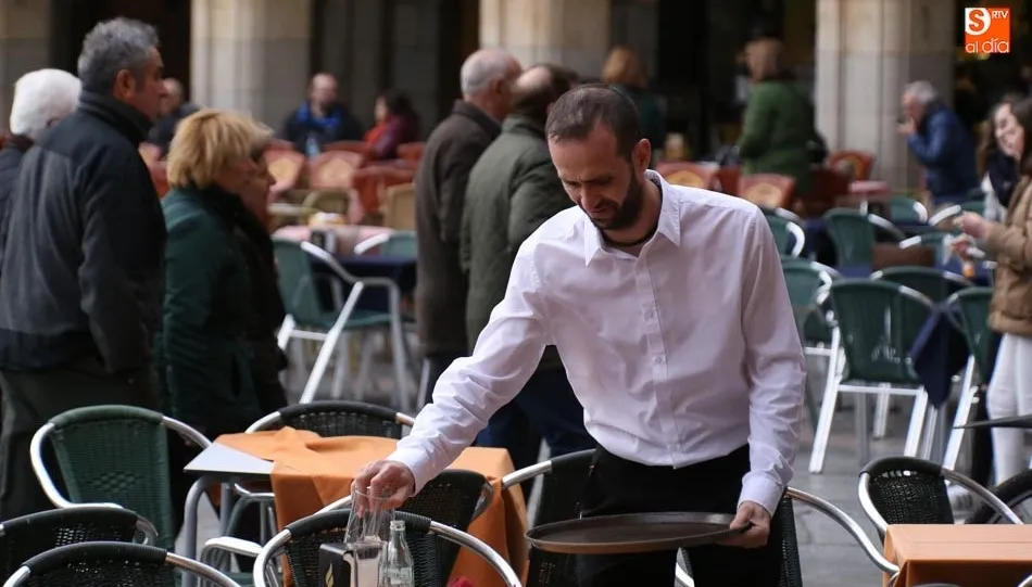 Camarero en el centro de Salamanca