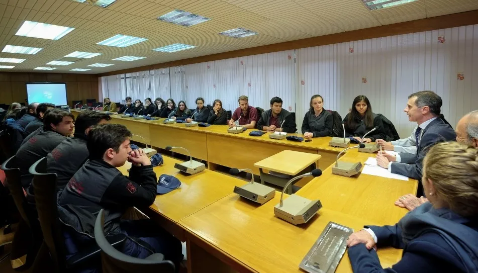 Visita que 22 jóvenes mexicanos han realizado hoy a la Consejería de la Presidencia
