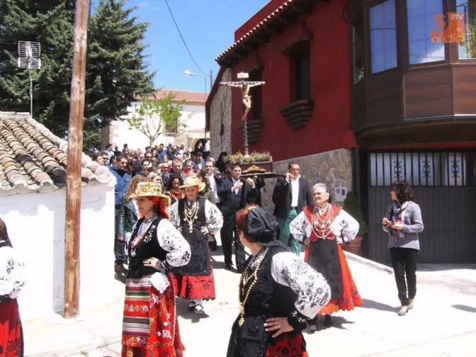 Procesión en honor al Santísimo Cristo de las Aguas en Vega de Tirados.
