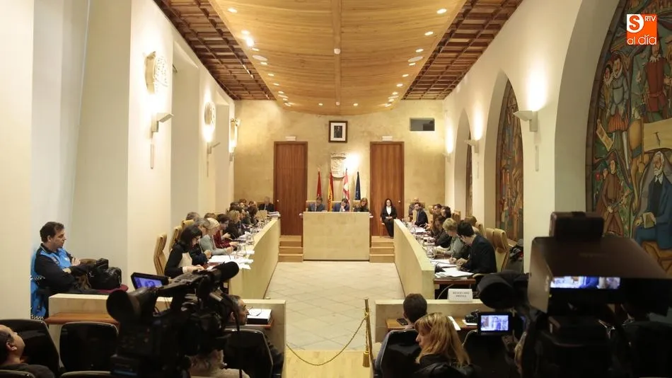 Minuto de silencio por las víctimas de violencia machista, Venancio Blanco y Julián Álvarez. Fotos: Alejandro López