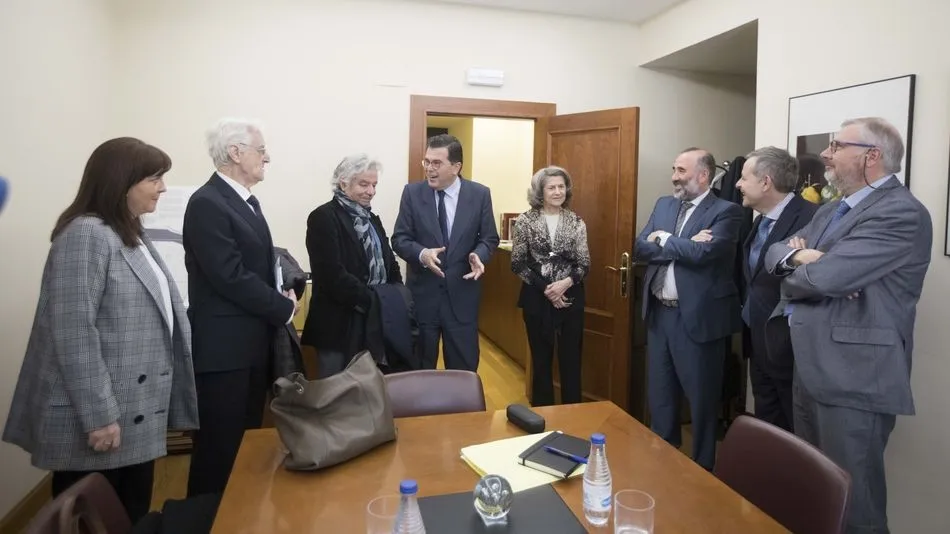 Un instante de los prolegómenos de la reunión del Jurado.