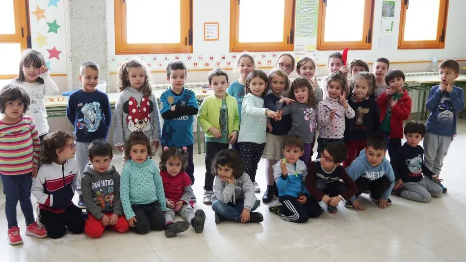 Grupo de niños que participa en las semicolonias de Carbajosa