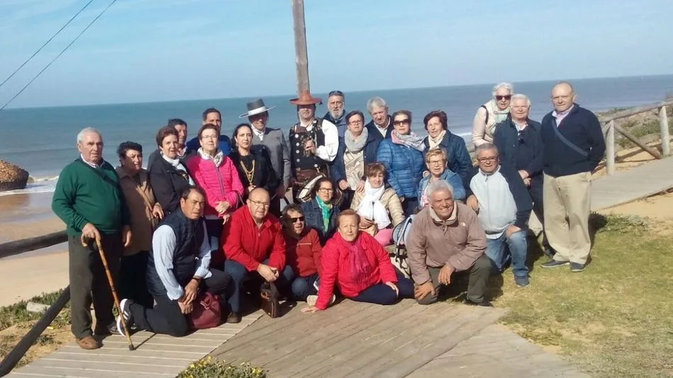 El folclorista charro, con sus acompañantes y asistentes al acto.