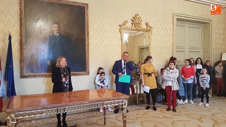 La concejala Cristina Klimowitz ha recibido a los representantes de la comunidad gitana