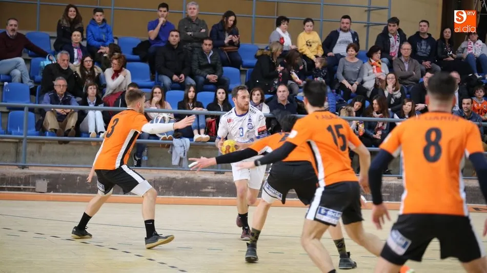 Un lance del  partido con el Ecubus en acción defensiva. Fotos: Alberto Martín