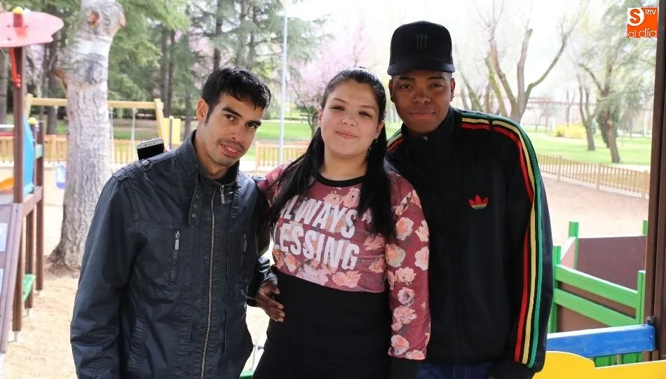 El frío y la lluvia empañan el Lunes de Aguas