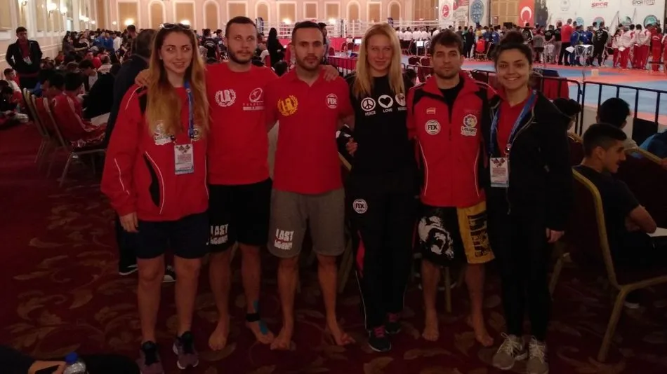 Ana Muñoz Cuenca, Francisco de Asís Burguillos Muñoz, Rubén Sendín Oñiga, Judit García Sánchez, Manuel Garcia Sánchez y Lucía García del Río en el campeonato ‘Turkish open kickboxing’