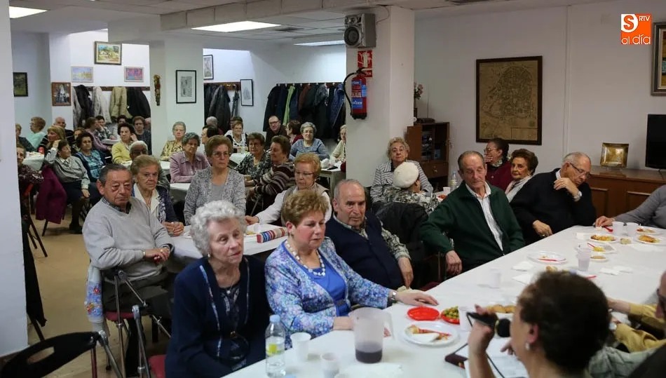 La Asociación de Mayores La Golondrina celebra el Lunes de Aguas    