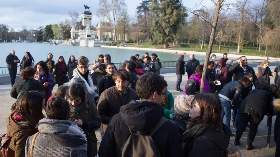Asistentes disfrutando del Lunes de Aguas madrileño