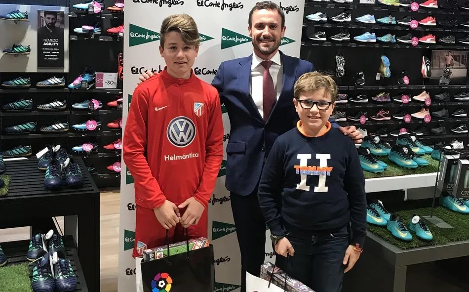 Ganadores el concurso de toques de LaLiga junto con el Corte Inglés