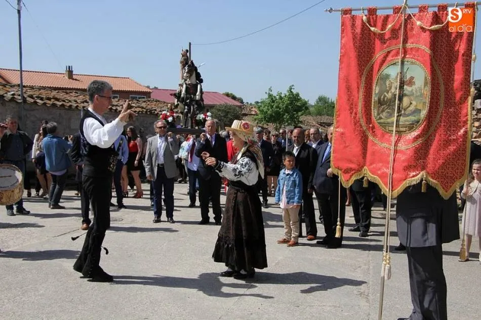 La procesión estará amenizada por el Mariquelo y sus charros / CORRAL