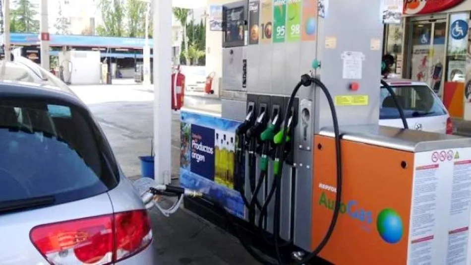 El litro de gasóleo encadena su segunda subida consecutiva, para situarse en 1,155 euros, mientras que la gasolina asciende ya a 1,253 euros el litro de promedio en España