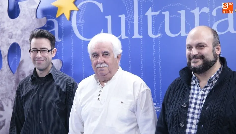 El gerente de la Joven Orquesta Sinfónica Ciudad de Salamanca, Víctor Moro, el director del Coro Ciudad de Salamanca, Antonio Santos, y el director de orquesta, Andrés Ramos. Foto de Alejandro López