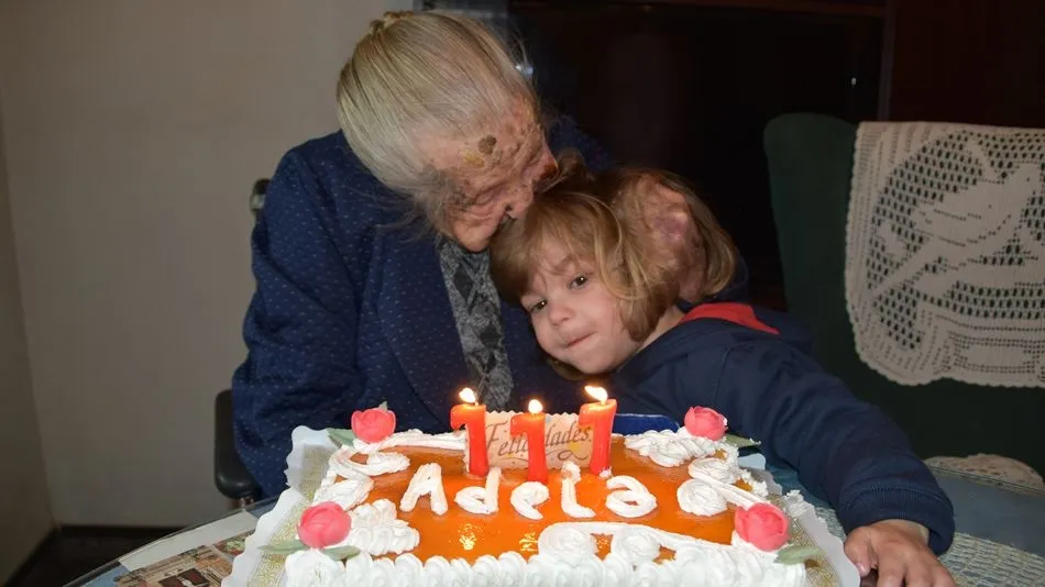 Adelaida con su bisnieto menor