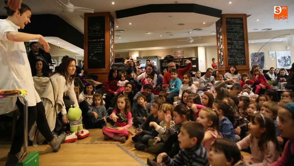 Divertida jornada de cuentacuentos. Fotos: Alberto Martín