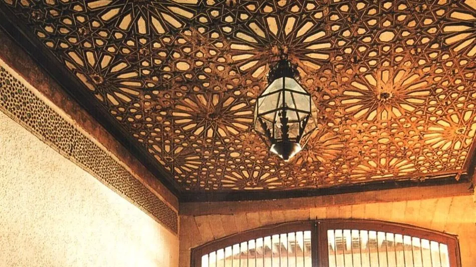 Lucia Lahoz protagoniza una conferencia sobre la iconografía de la universidad de Salamanca  