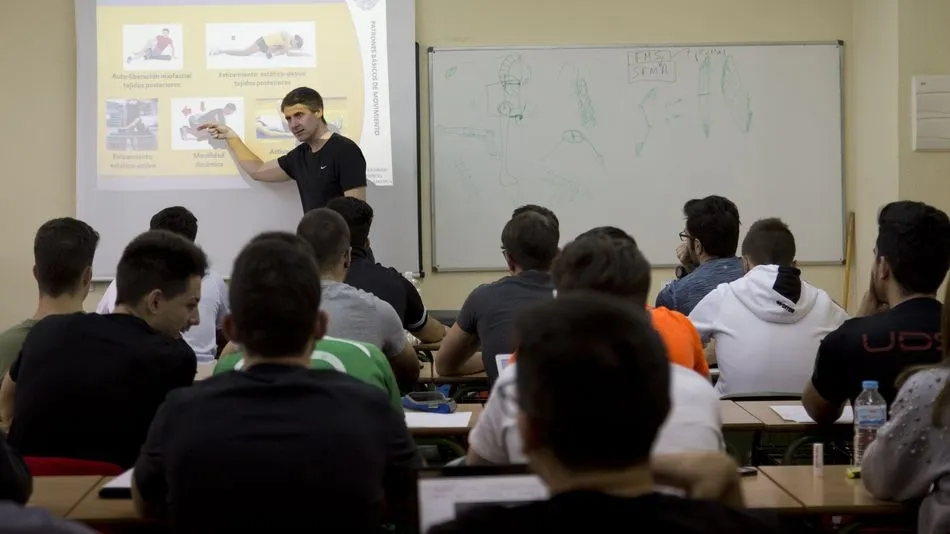 Ignacio González Zas en su conferencia en la UPSA